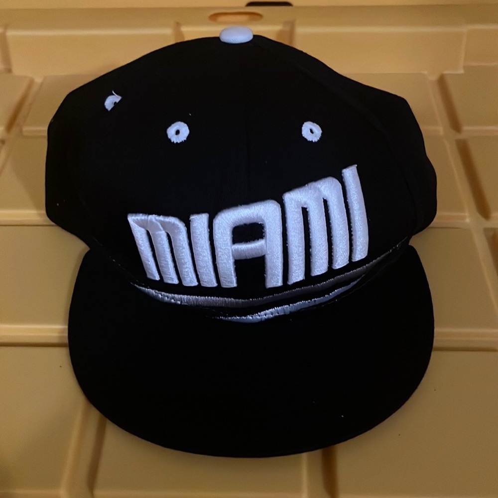 Miami Heat NBA hat, snapback, black, kb ethos brand, like new